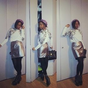 H&M Silver Metallic Mini Skirt – Size 4